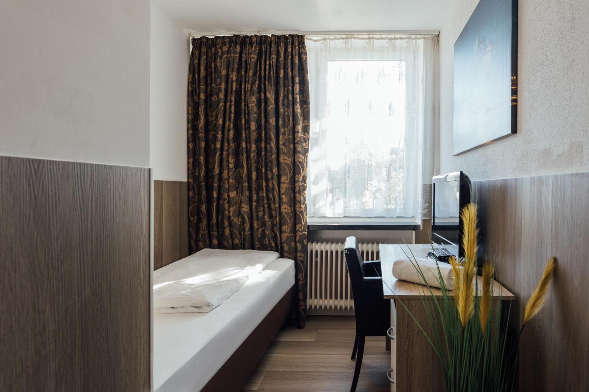 Hotel Hanseat Hamburg-Harburg Buitenkant foto