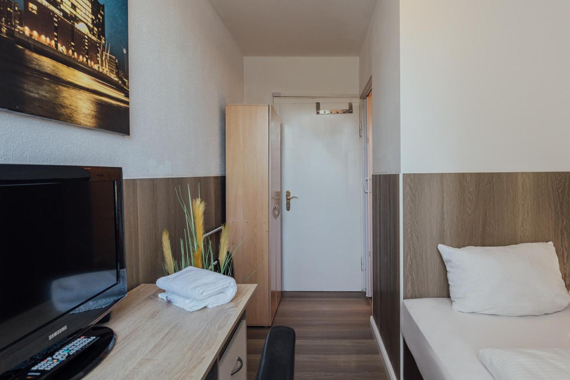 Hotel Hanseat Hamburg-Harburg Buitenkant foto